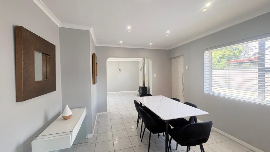 To Let 3 Bedroom Property for Rent in Capri Western Cape